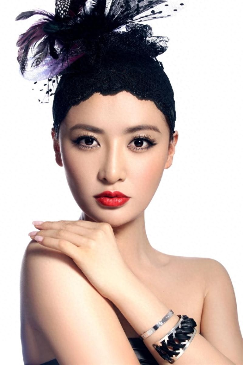 蛇蝎女人“陈佳子”,戏外恬静平和时尚女星田子田