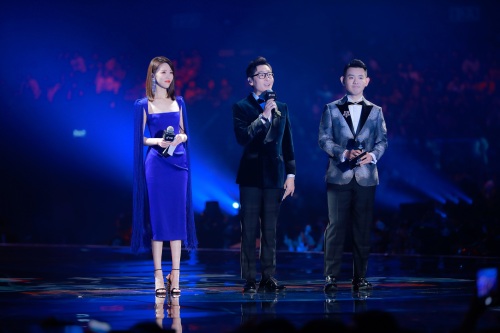 跨年最美主持人张纯烨，这腿太逆天