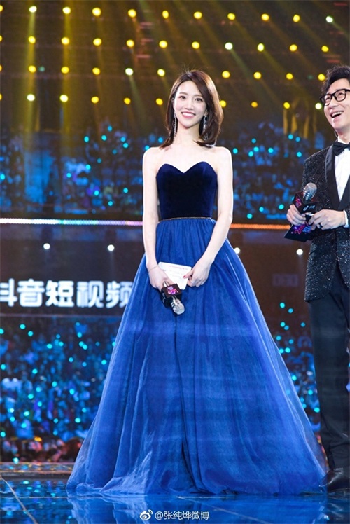 跨年最美主持人张纯烨，这腿太逆天