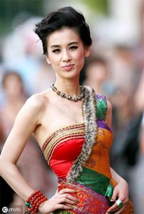 ​杨子为什么娶黄圣依 看她对待身边的朋友就明白了