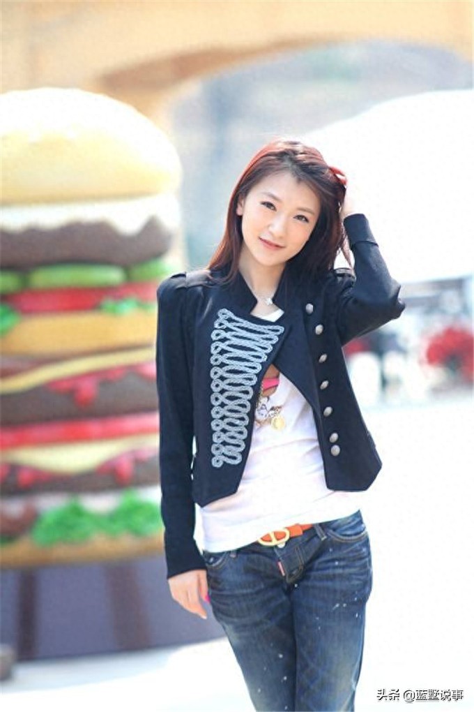 《乡村爱情》“李秋歌”金玫玫戏外照，依然是个听妈话的乖乖女