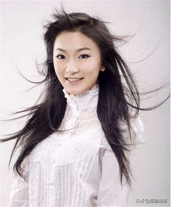 《乡村爱情》“李秋歌”金玫玫戏外照，依然是个听妈话的乖乖女