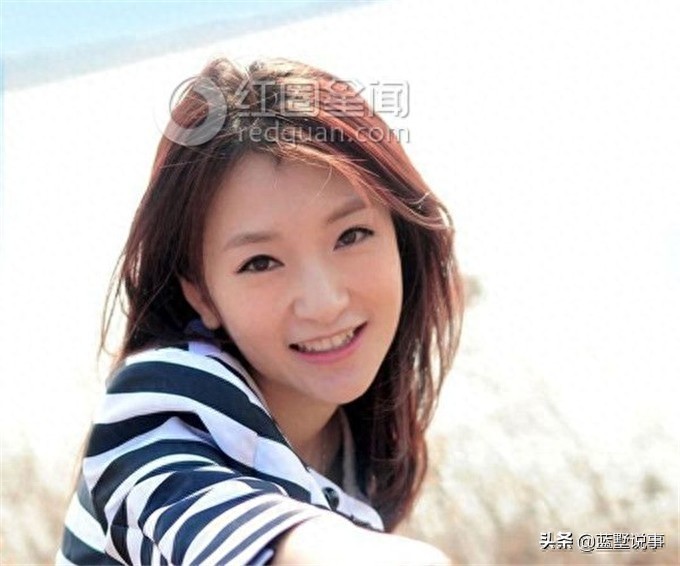 《乡村爱情》“李秋歌”金玫玫戏外照，依然是个听妈话的乖乖女