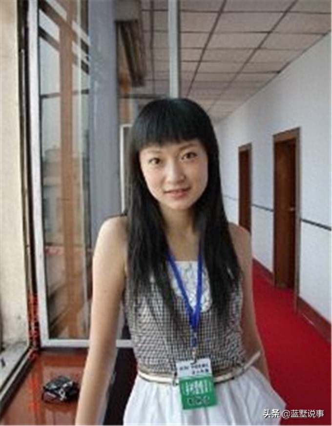 《乡村爱情》“李秋歌”金玫玫戏外照，依然是个听妈话的乖乖女