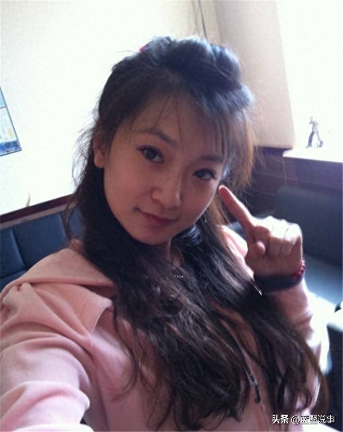 《乡村爱情》“李秋歌”金玫玫戏外照，依然是个听妈话的乖乖女