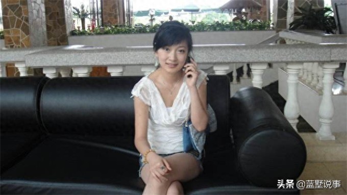 《乡村爱情》“李秋歌”金玫玫戏外照，依然是个听妈话的乖乖女