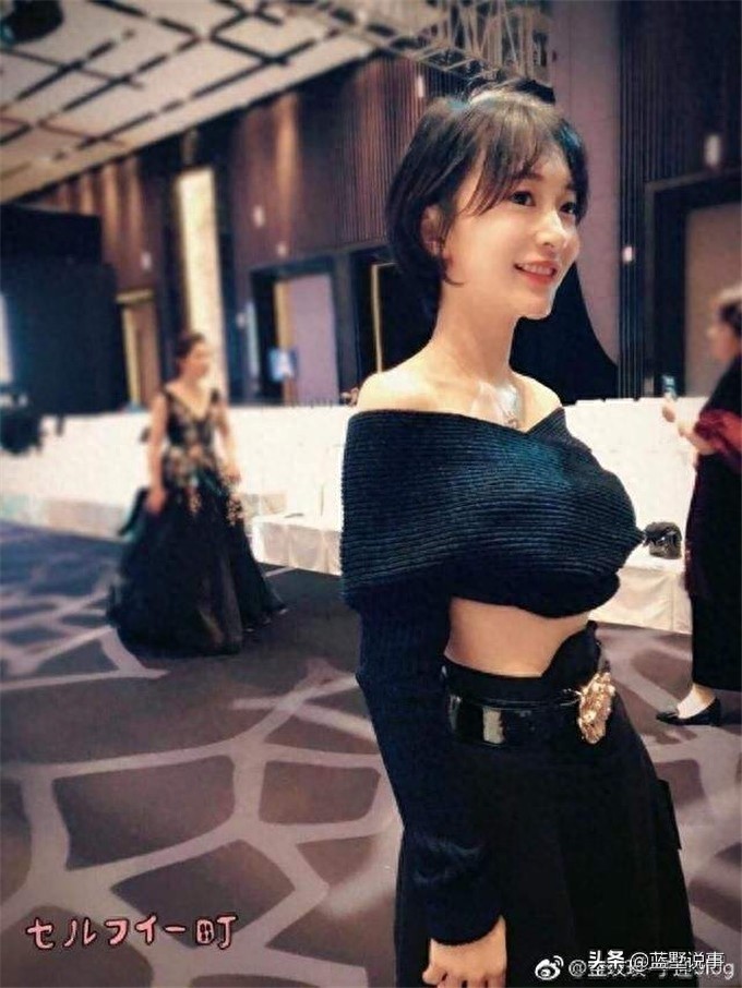 《乡村爱情》“李秋歌”金玫玫戏外照，依然是个听妈话的乖乖女