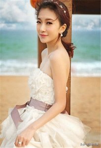 ​《乡村爱情》“李秋歌”金玫玫戏外照，依然是个听妈话的乖乖女