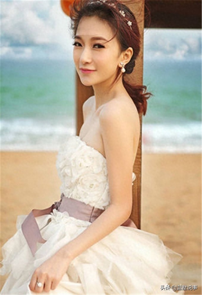 《乡村爱情》“李秋歌”金玫玫戏外照，依然是个听妈话的乖乖女