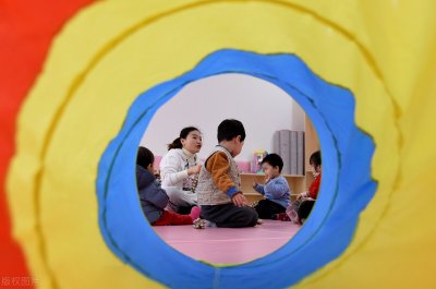 ​婴幼儿托育业生存调查：托育员收入普遍3000-5000元，有机构7年搬园5次