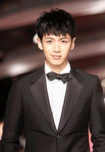 ​柯震东正式复出，颜值下降面容憔悴，他应该最恨这位内地小生