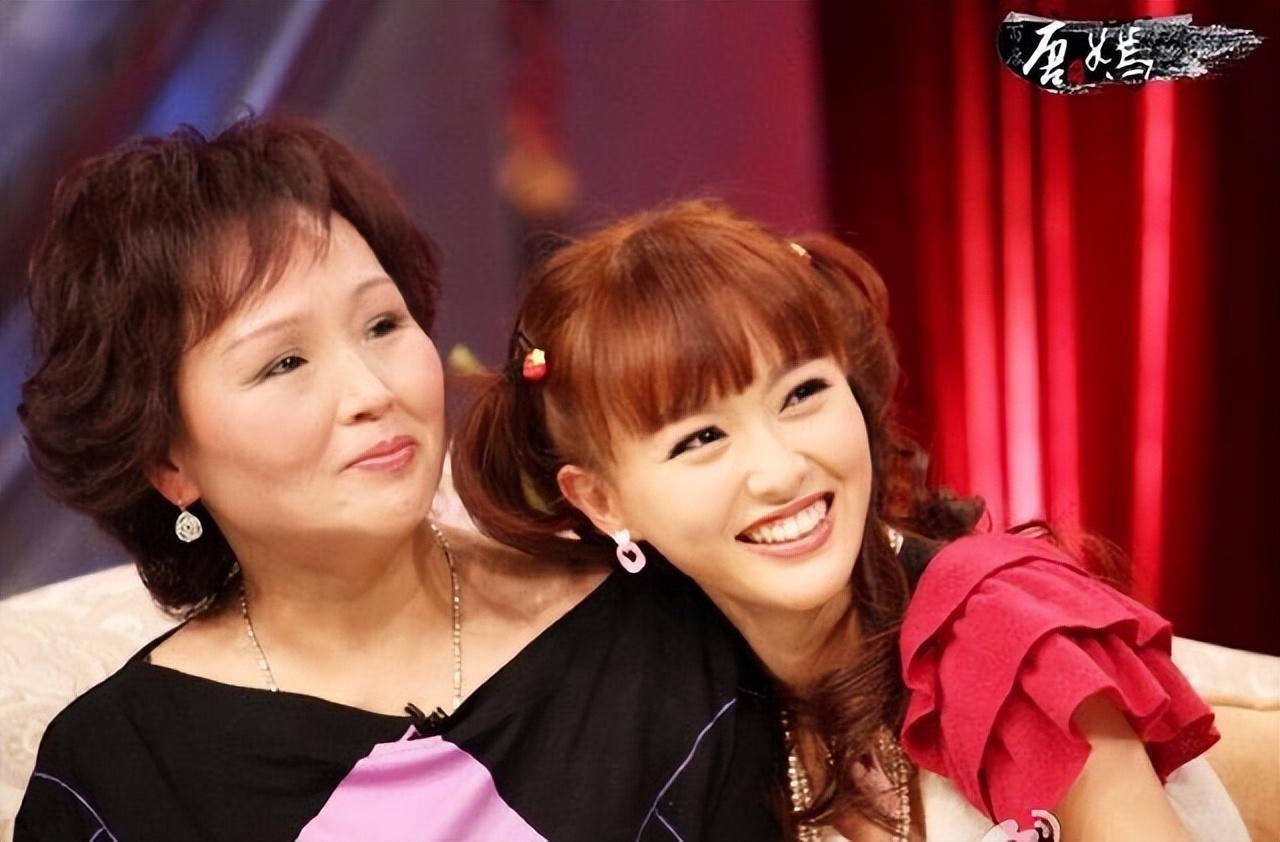 唐嫣生下女儿后，孩子全部是罗晋管！一早醒来就抱女儿能看一天