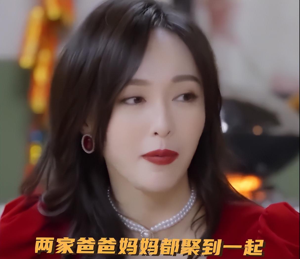 唐嫣生下女儿后，孩子全部是罗晋管！一早醒来就抱女儿能看一天