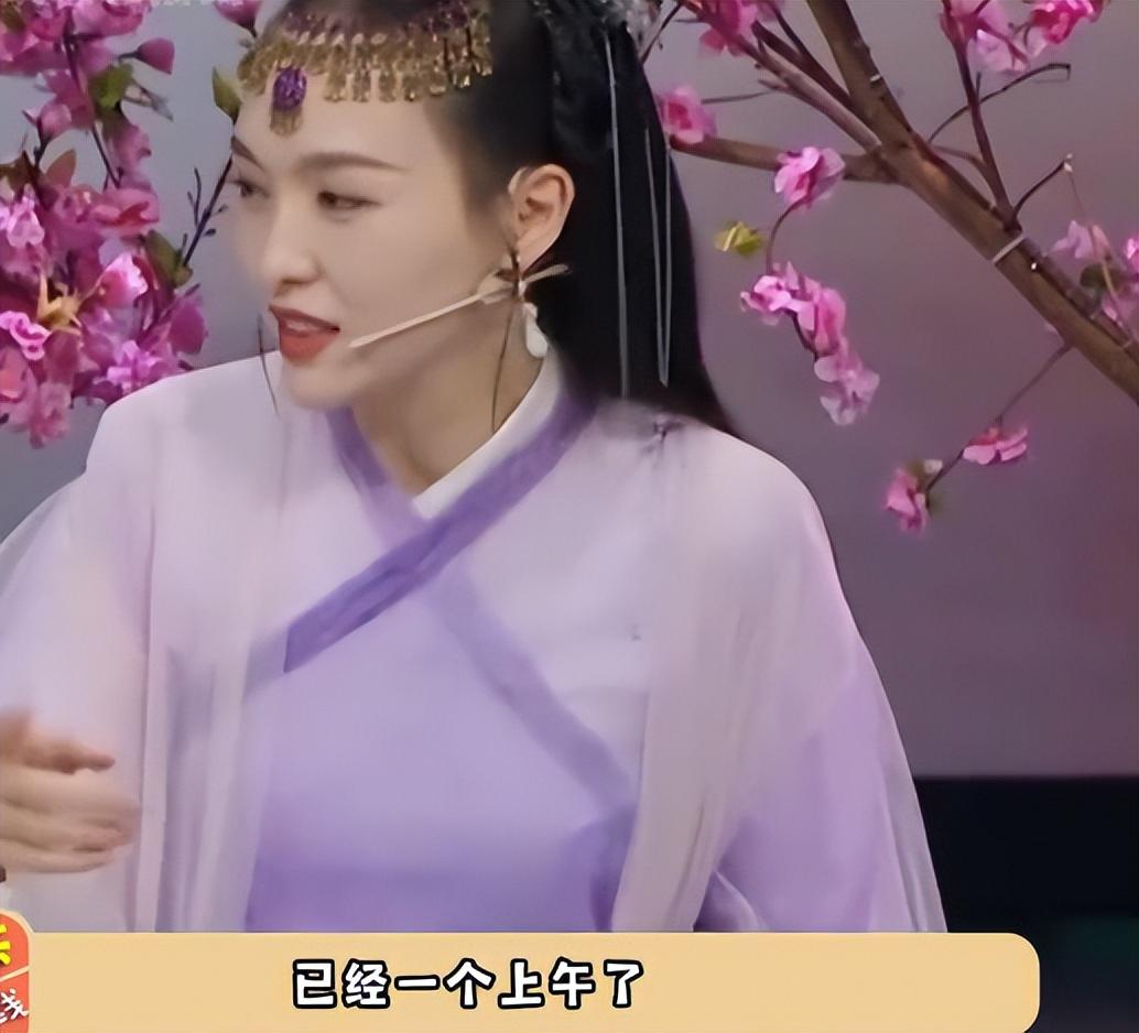 唐嫣生下女儿后，孩子全部是罗晋管！一早醒来就抱女儿能看一天