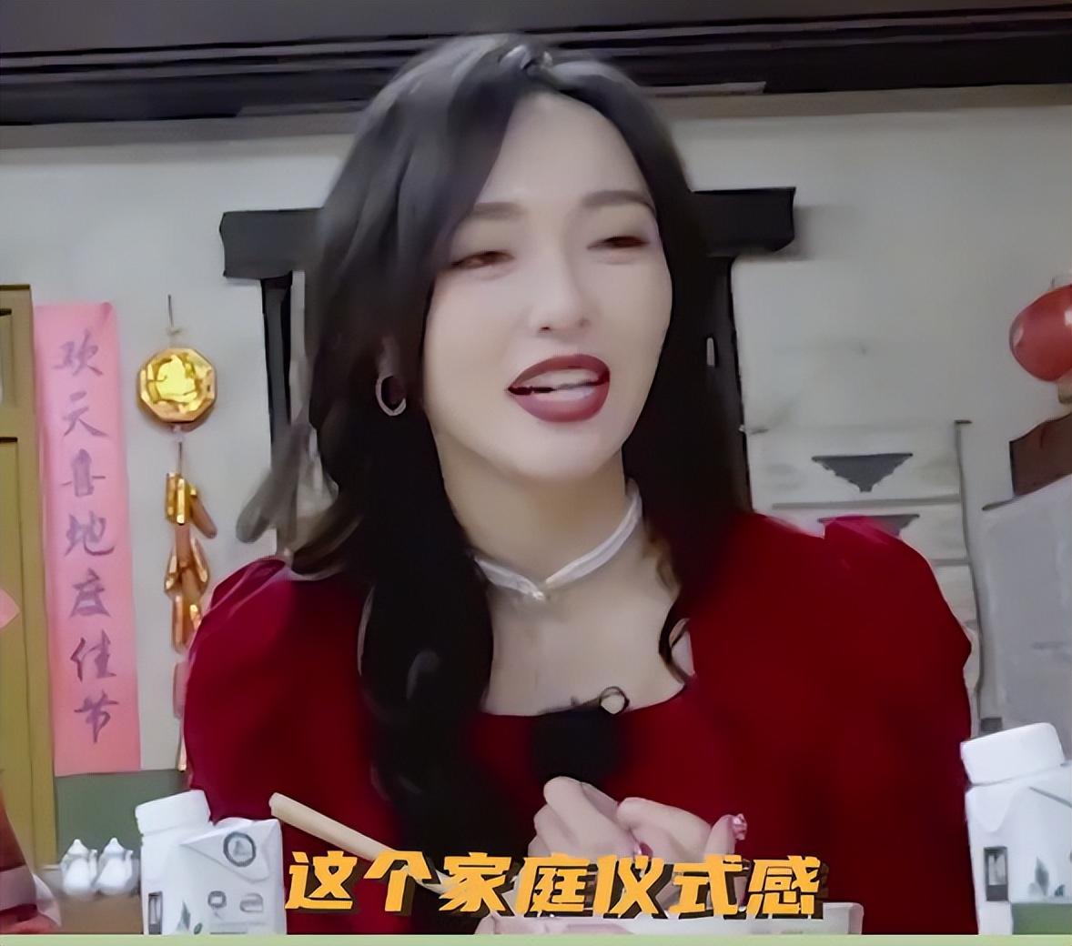 唐嫣生下女儿后，孩子全部是罗晋管！一早醒来就抱女儿能看一天