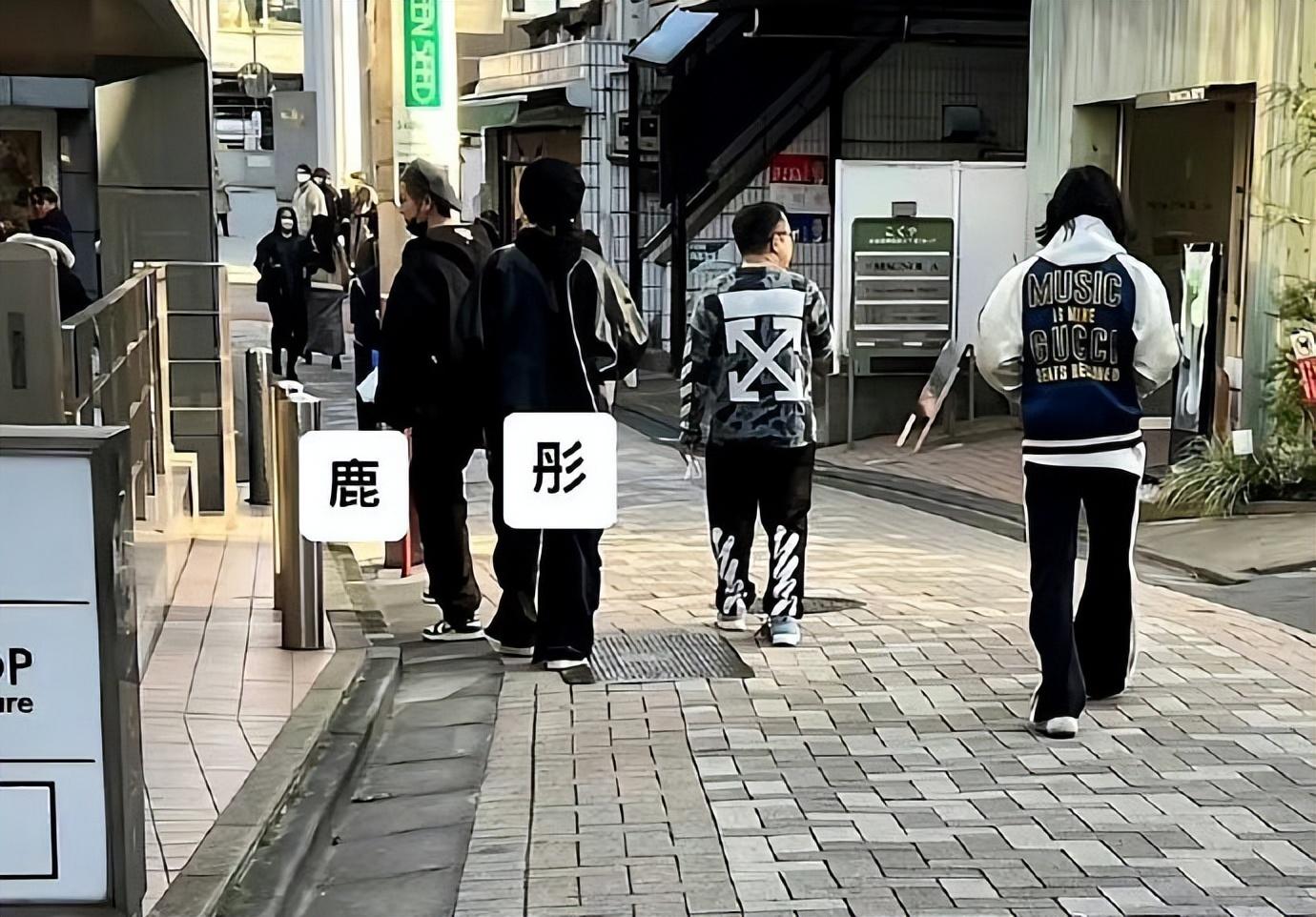 关晓彤鹿晗再合体,高调穿情侣装超般配,女方皮衣抢镜是鹿晗的