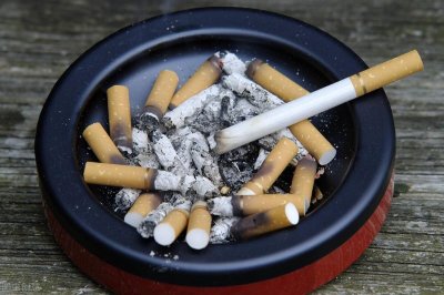 ​烟灰缸里永远别放水啥意思老烟民“传授”给我的经验