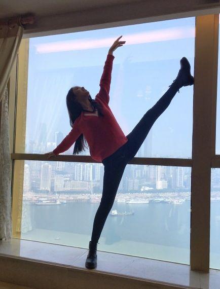 宋茜的一字马在某节目中一经崭露,真是把成龙、黄子韬、赵又廷等一众男星给惊呆了!