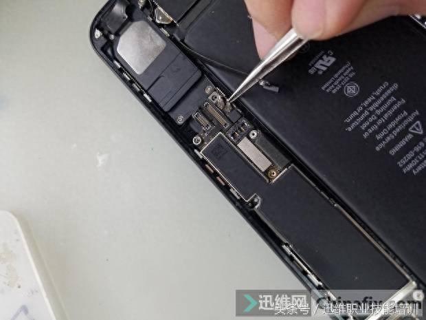 2分钟学会，iPhone 7 Plus拆机图解（一），内部结构一目了然！