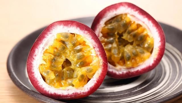 百香果有哪些颜色,百香果长到什么程度可以摘,什么颜色,是绿色还是想变红色的时候?图4