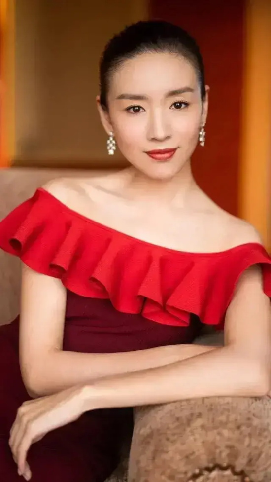 清冷美人董洁早年高清写真合集