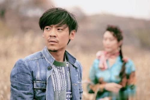 他受父亲熏陶跨入演艺圈，小时候经常跑剧组，如今已是实力派演员