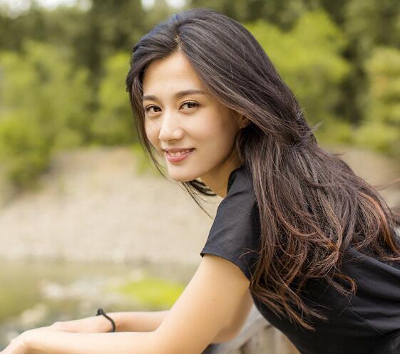 《青春斗》演员学历曝光，丁兰戏里戏外优秀，而她才是隐藏的高手