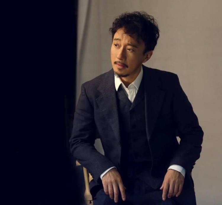 张译新剧光荣时代「光荣时代首播张译演技依然顶男二号赵立新为何换成黄志忠」