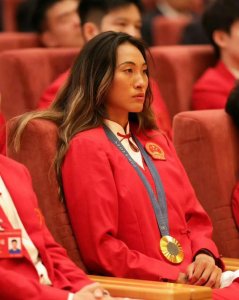 郑钦文国外庆功派对，一身正气很阳光，和谷爱凌同样优秀