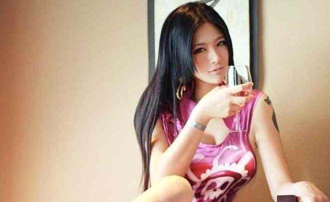 海贼王女帝cosplay，霸气全开，还原漫迷心中的女神！