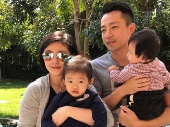 小S晒照为妈妈庆65岁生日，三姐妹罕见同框，儿孙满堂其乐融融