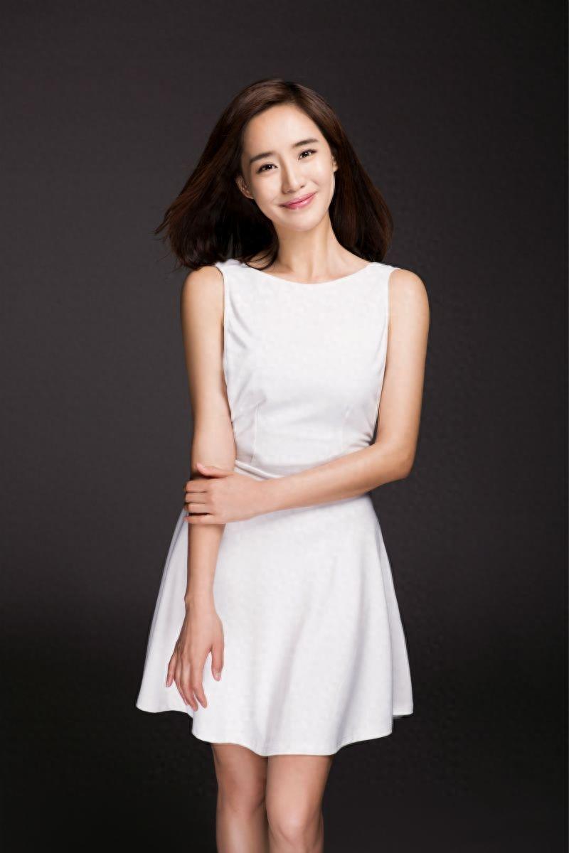 《夏洛特烦恼》秋雅（王智）宣布结婚，老公不是尹正也不是沈腾