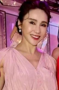 ​香港豪门大咖缺席，许晋亨隐身背后的家族秘密