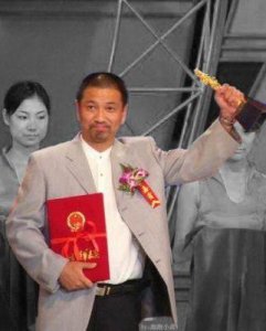 周小斌：36岁成名“大周”，42岁迎娶爱妻，可惜父亲未能见孙女出生