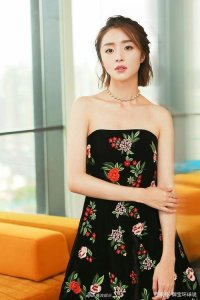 ​胡冰卿的身高是多少？