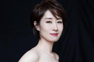 ​谢娜模仿红色高跟鞋(二人同台献唱《红色高跟鞋》)