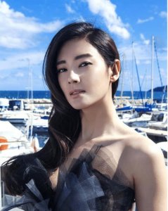 ​还在＂渣女大波浪＂？今年流行这3种懒人发型，时髦又减龄