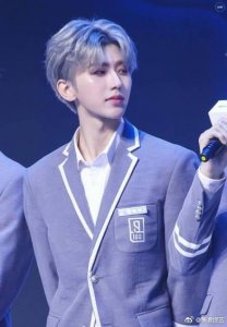 ​偶像练习生完结！蔡徐坤第一名出道，票数比范丞丞高出三千万！